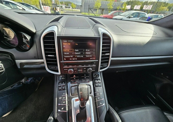 Porsche Cayenne cena 106900 przebieg: 124000, rok produkcji 2012 z Olsztyn małe 667